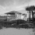 Une maison au bord de la plage