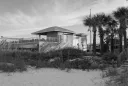 Une maison au bord de la plage