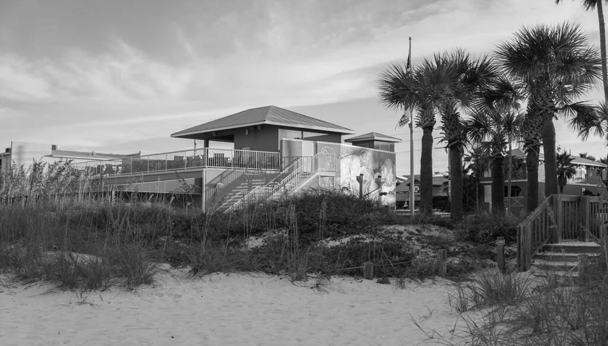 Une maison au bord de la plage