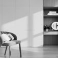 Une chaise devant la fenêtre