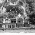Une villa au pied de la montagne
