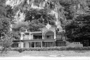 Une villa au pied de la montagne